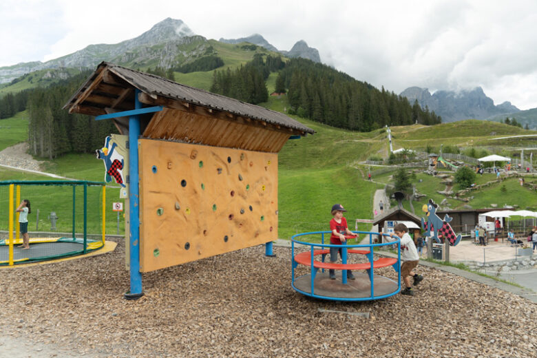globi-wildwasserwelt-spielplatz-brunni