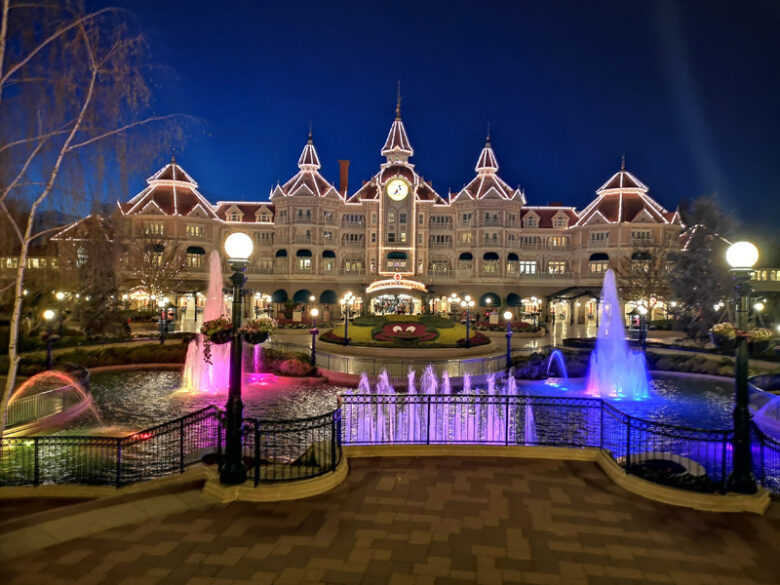disneyland-paris-by-night