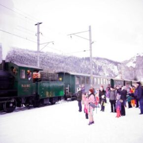 Mit der Rhätischen Bahn ins Lichterland: Ein Erlebnis in der Adventszeit