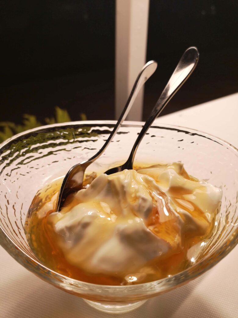 griechischer-yogurt-mit-honig