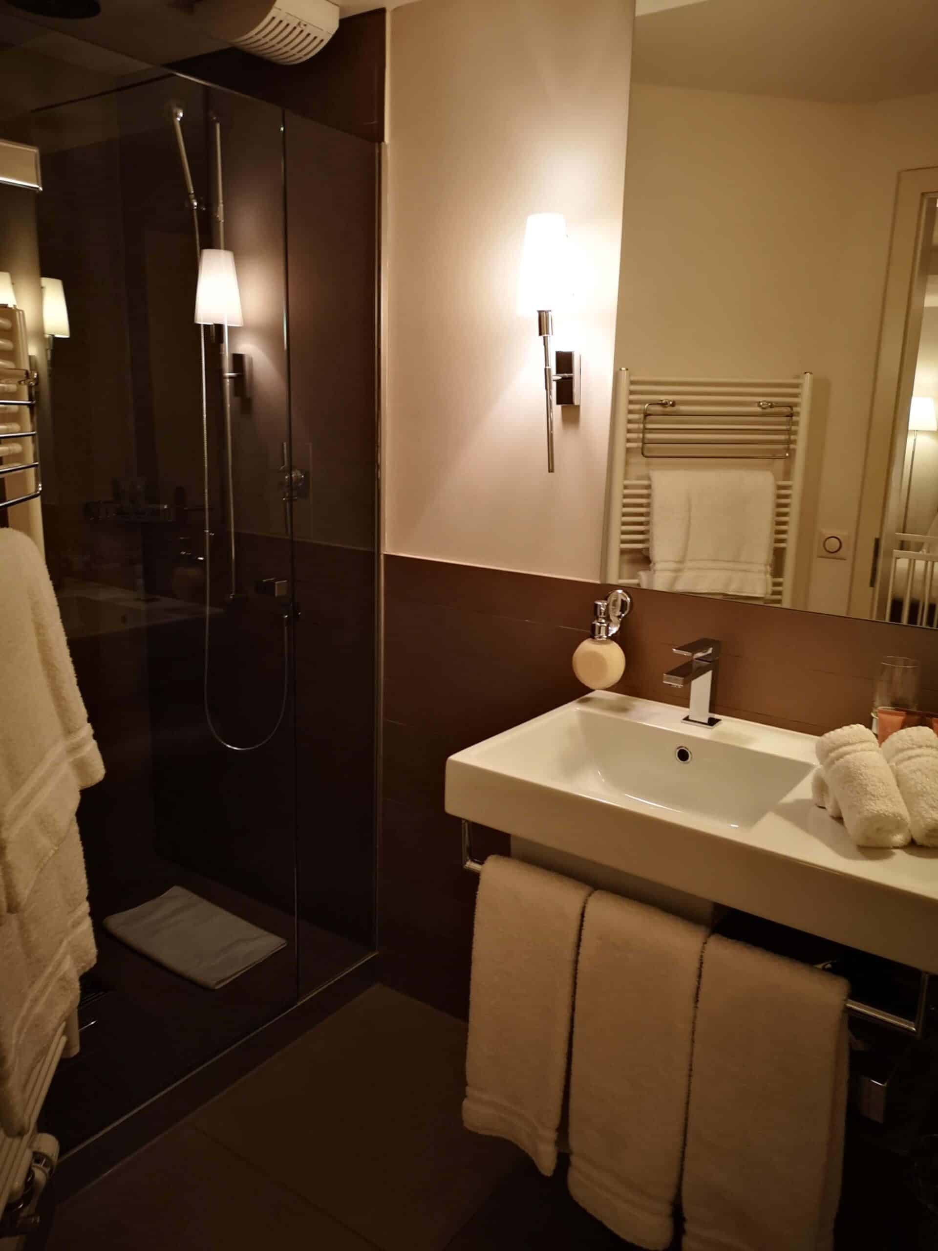 hotel-arc-en-ciel-gstaad-standart-badzimmer