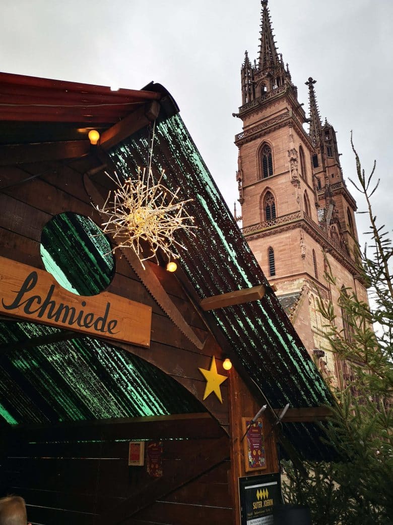 schönsten-weihnachtsmärkte-für-familien-marchenwald-basel-weihnachtsmarkt-schmiede