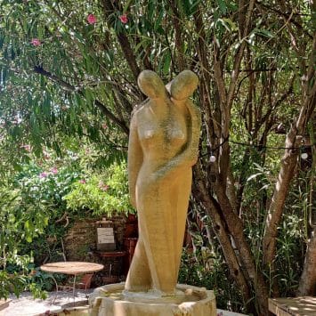 bormes-les-mimosas-platz-venelle-des-amoreux