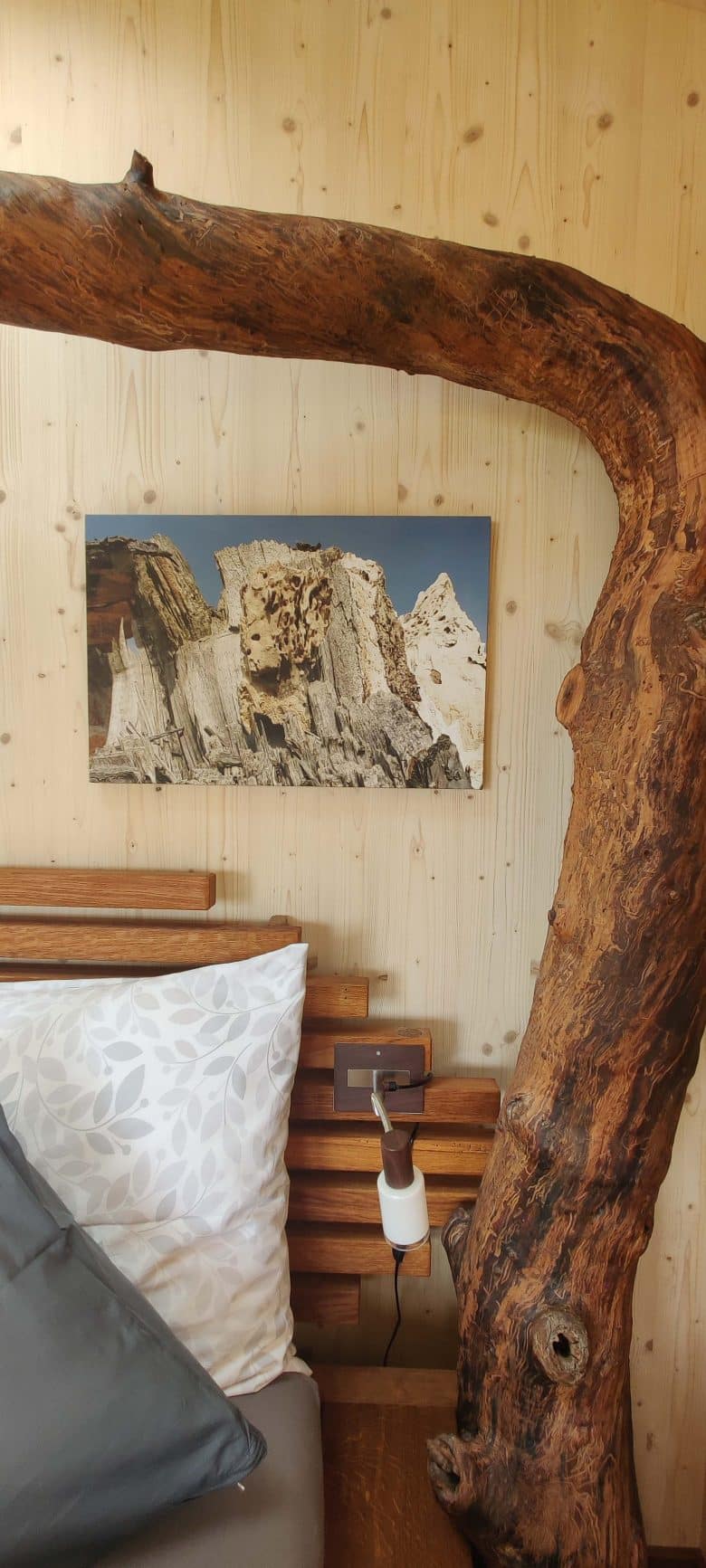 wurzelbaumhaus-sempach-schlafzimmer