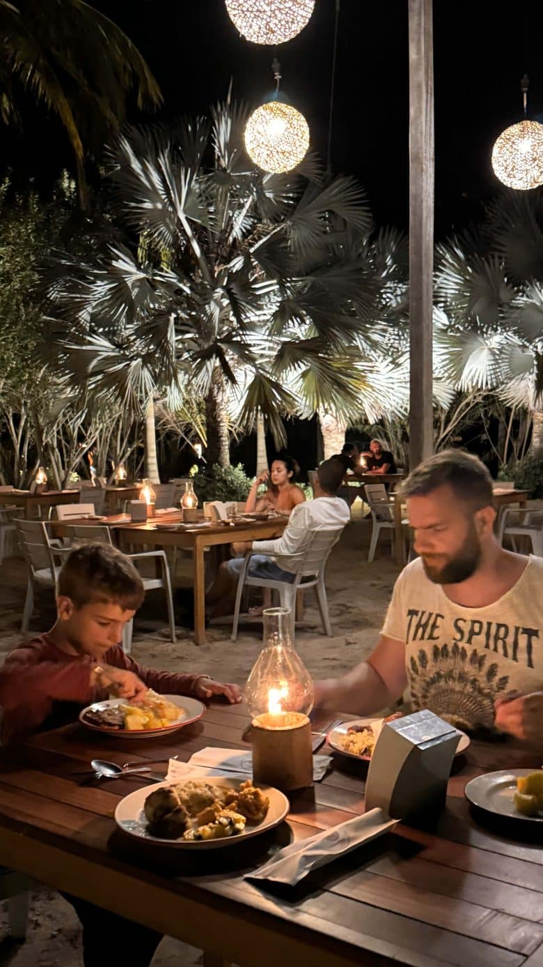 hotel-punta-faro-garten-abendessen
