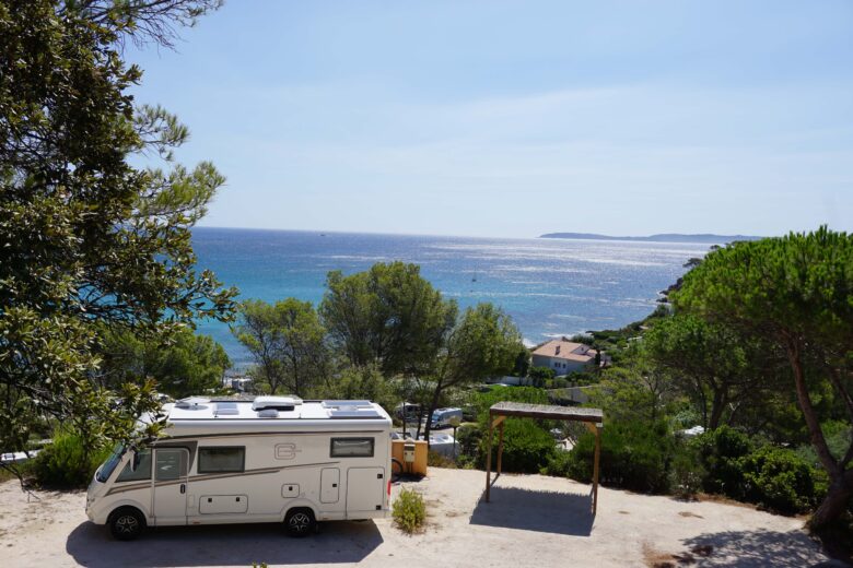 camp-du-domaine-frankreich-stellplatz-caravan