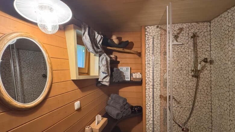 escher-baumhaeuser-badezimmer