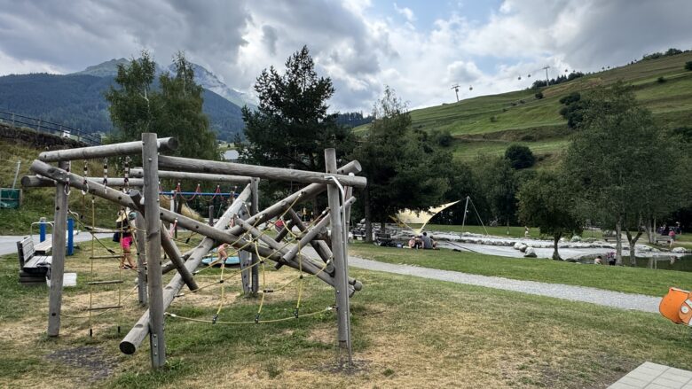 kinderspielplatz-badesee-savognin